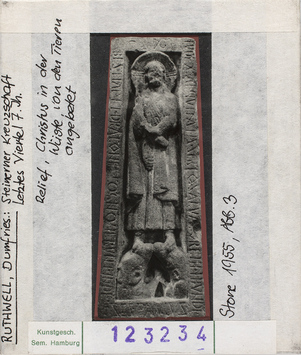 Vorschaubild Ruthwell, Dumfries: Steinerner Kreuzschaft, 7.Jh., Relief, Christus in der Wüste, von den Tieren angebetet Diasammlung